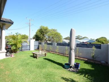 Villa Leased - NSW - Old Bar - 2430 - MODERN VILLA - CLOSE TO SHOPS, SCHOOLS & BEACH  (Image 2)