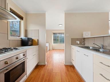 House For Sale - VIC - Bairnsdale - 3875 - SUPERB LOCATION AND LOW MAINTENANCE  (Image 2)