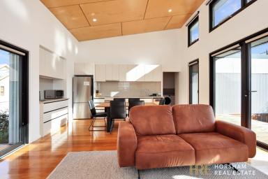 Unit Leased - VIC - Horsham - 3400 - Furnished Stylish and Modern 2-Bedroom Unit.  (Image 2)