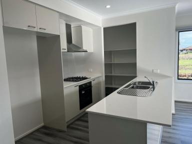 House Leased - VIC - East Bairnsdale - 3875 - BRAND NEW MODERN HOME  (Image 2)