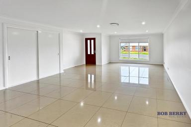 House Leased - NSW - Dubbo - 2830 - Stylish Three Bedroom Home in Keswick Estate  (Image 2)
