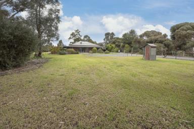 House For Sale - VIC - Swan Hill - 3585 - Peaceful and Private  (Image 2)
