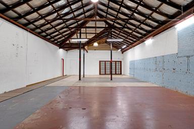 Industrial/Warehouse For Lease - QLD - Toowoomba City - 4350 - Affordable 180sqm Inner city Premise  (Image 2)