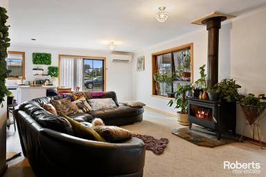 House For Sale - TAS - Strahan - 7468 - Charming 2-Bedroom Home with Expansive Sunroom and Large Enclosed Yard  (Image 2)