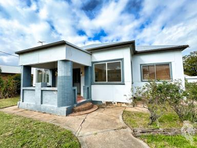 House For Sale - NSW - Wee Waa - 2388 - LOVELY, OLD HOME IN A GREAT STREET IN NEED OF TLC!  (Image 2)