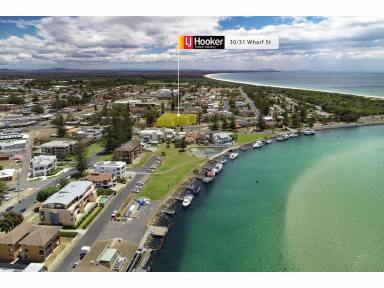 Unit For Sale - NSW - Tuncurry - 2428 - Stunning Lakeside Living Awaits You!  (Image 2)