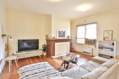 Townhouse For Sale - VIC - Red Cliffs - 3496 - Stylish Townhouse in an Excellent Location  (Image 2)