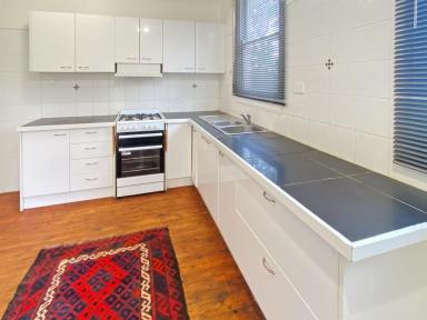 House Leased - NSW - Narrandera - 2700 - WELL-PRESENTED TWO BEDROOM HOME IN NARRANDERA  (Image 2)