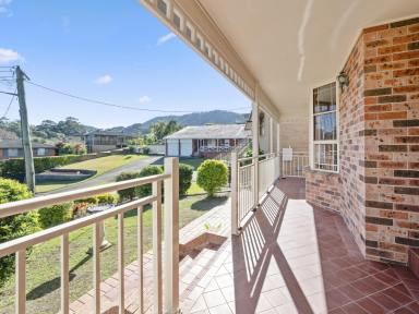 House For Sale - NSW - Coffs Harbour - 2450 - A large immaculate home located in a quiet cul de sac.  (Image 2)