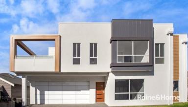 Townhouse For Sale - NSW - Kiama - 2533 - "STYLISH & LARGE, Private Beachside Townhouse on Manning Street"  (Image 2)