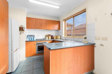 Unit For Sale - VIC - Quarry Hill - 3550 - INNER CITY LIVING - BRICK BEAUTY!  (Image 2)