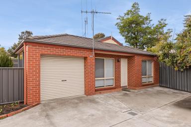 Unit For Sale - VIC - Quarry Hill - 3550 - INNER CITY LIVING - BRICK BEAUTY!  (Image 2)