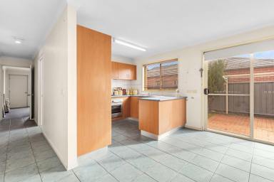 Unit For Sale - VIC - Quarry Hill - 3550 - INNER CITY LIVING - BRICK BEAUTY!  (Image 2)