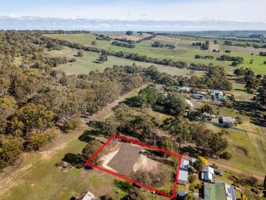 Residential Block For Sale - VIC - Coleraine - 3315 - Picturesque Coleraine block  (Image 2)