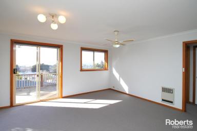 House Leased - TAS - Riverside - 7250 - Updated in riverside  (Image 2)