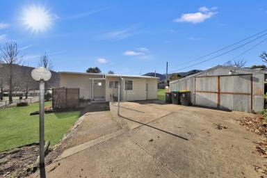 House For Sale - NSW - Talbingo - 2720 - Fully Furnished Talbingo Gem  (Image 2)