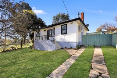 House For Sale - NSW - Tumut - 2720 - Renovated and Ready to Move Straight in and Enjoy.  (Image 2)