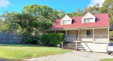 House For Sale - QLD - Macleay Island - 4184 - Charming Home with lots of Character  (Image 2)