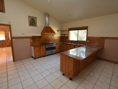 House Leased - NSW - Old Bar - 2430 - EXTRA LARGE FAMILY HOME  (Image 2)