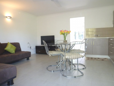 Unit Leased - QLD - Edge Hill - 4870 - MODERN FULLY FURNISHED UNIT IN THE HEART OF EDGE HILL  (Image 2)