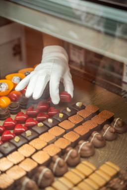 Business For Sale - QLD - Cairns City - 4870 - CHOCOLATE SHOP in Cairns - Best part? You don't need to make Chocolates!  (Image 2)