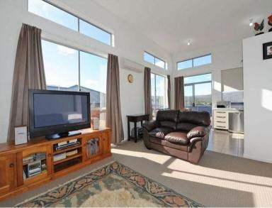 House Leased - TAS - Kingston - 7050 - Throw Away The  Car Keys  (Image 2)