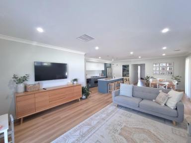 House For Sale - NSW - Gundagai - 2722 - Great design in a family friendly neighbourhood!  (Image 2)