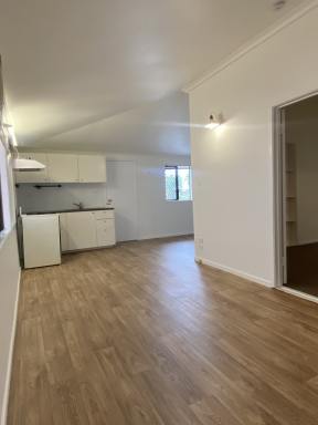 Unit Leased - QLD - Cairns North - 4870 - PRIVATE UNIT IN SMALL COMPLEX - WALKING DISTANCE TO THE ESPLANADE  (Image 2)