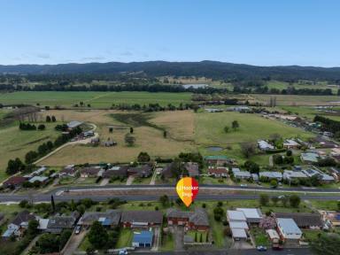 House For Sale - NSW - Bega - 2550 - LARGE HOME - ELEVATED POSITION  (Image 2)