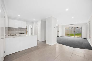 House Leased - VIC - Redan - 3350 - Stylish Townhouse  (Image 2)