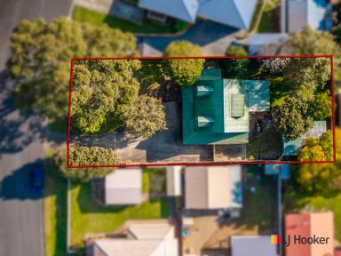 House Sold - NSW - Surfside - 2536 - STORY BOOK COTTAGE LOOKING FOR LOVE  (Image 2)