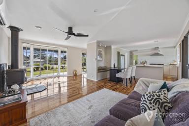 House For Sale - VIC - Port Welshpool - 3965 - 3 BEDROOM HOME ONLY MINUTES WALK TO THE WATER  (Image 2)