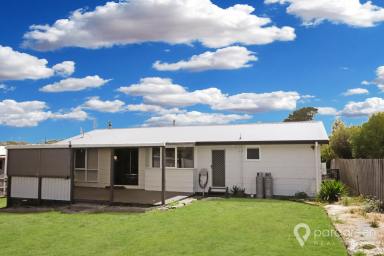 House For Sale - VIC - Port Welshpool - 3965 - 3 BEDROOM HOME ONLY MINUTES WALK TO THE WATER  (Image 2)