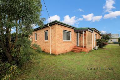 House Leased - QLD - Svensson Heights - 4670 - Solid Brick in Popular Suburb …  (Image 2)