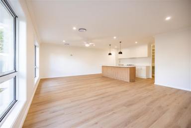 Unit For Sale - NSW - Tumut - 2720 - Luxury Central Villa Development  (Image 2)
