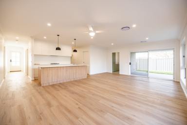 Unit For Sale - NSW - Tumut - 2720 - Luxury Central Villa Development  (Image 2)