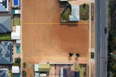 Residential Block Sold - VIC - Mildura - 3500 - HUGE VACANT BLOCK - HEAPS OF OPTIONS  (Image 2)