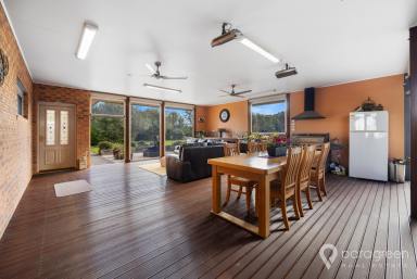 House For Sale - VIC - Port Franklin - 3964 - EXTRA LARGE FAMILY HOME IN PORT  (Image 2)