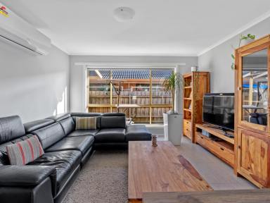 Unit For Sale - VIC - Foster - 3960 - Completely modernised in the heart of town  (Image 2)