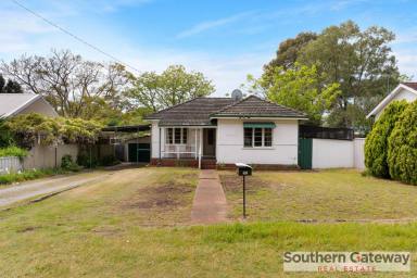 House Leased - WA - Medina - 6167 - 2 X 1 COTTAGE HOME  (Image 2)