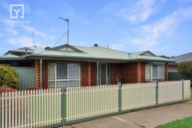 Unit For Sale - VIC - Shepparton - 3630 - WALK EVERYWHERE!  (Image 2)