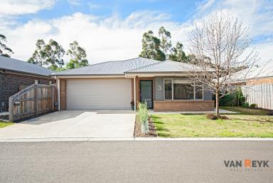 House For Sale - VIC - East Bairnsdale - 3875 - Quality Build and Low Maintenance  (Image 2)