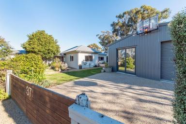 House For Sale - VIC - Hamilton - 3300 - Renovated and well located family home  (Image 2)