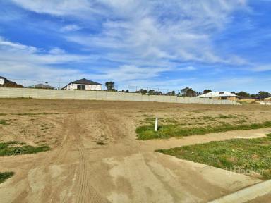 Residential Block For Sale - VIC - Lucknow - 3875 - BUILD IN POPULAR BROOKFIELD LAKES  (Image 2)