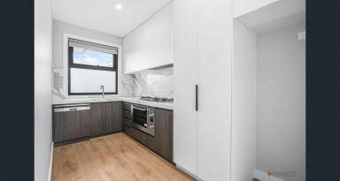 Townhouse Leased - VIC - Mentone - 3194 - MODERN TOWNHOUSE | IDEAL LOCATION| QUALITY FITTINGS AND FIXTURES  (Image 2)