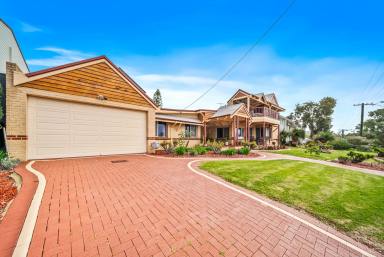 House For Sale - WA - Dawesville - 6211 - Sought After Location with Estuary Views!  (Image 2)