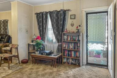 House For Sale - NSW - Cowra - 2794 - AFFORDABLE AND IN A GREAT LOCATION!  (Image 2)