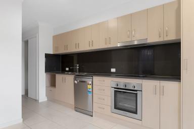 House Leased - QLD - Glenvale - 4350 - Modern Two Bedroom Unit!  (Image 2)