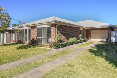 House Leased - VIC - Mansfield - 3722 - Great Family Home in Perfect Location  (Image 2)