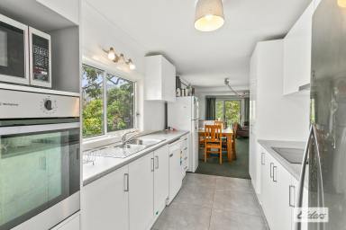 House Leased - NSW - Mount Keira - 2500 - 4 BEDROOM  HOUSE   - FULLY RENOVATED  (Image 2)